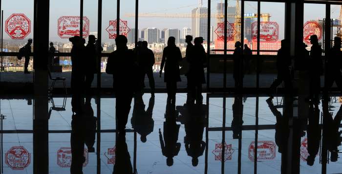 AI时代人才价值重估：“做题家”失宠，教育与产业如何突围？